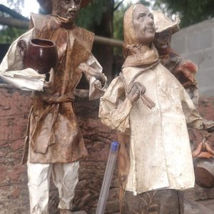 Figuras Artesanales de Papel Maché: Campesinos Vintage - imagen 3