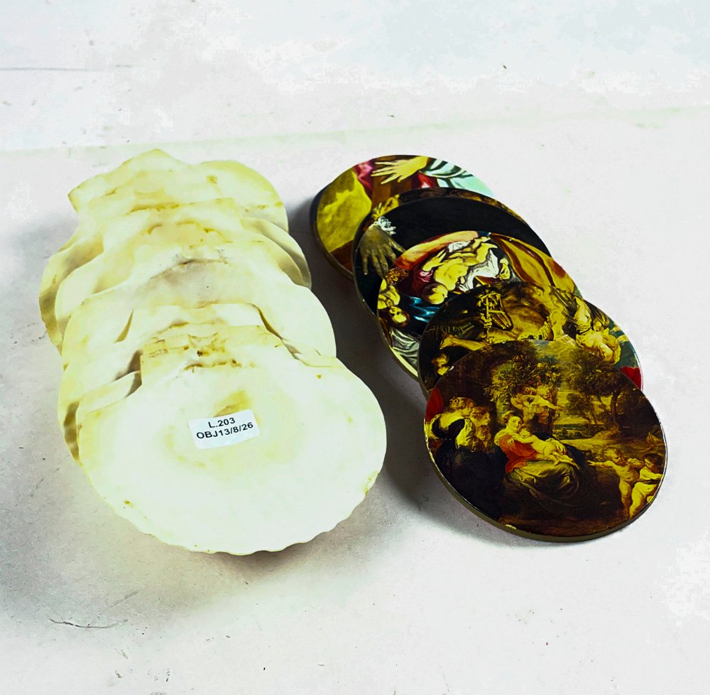 Diecisiete Posavasos y Coquillas Decorativas