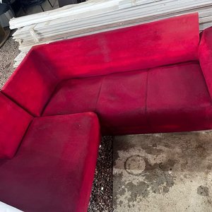 Lote siguiente: Sillón Modular Rojo con Isla y Almohadones