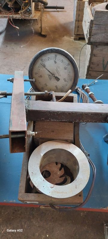 Lote siguiente: Reloj antiguo y accesorios en venta