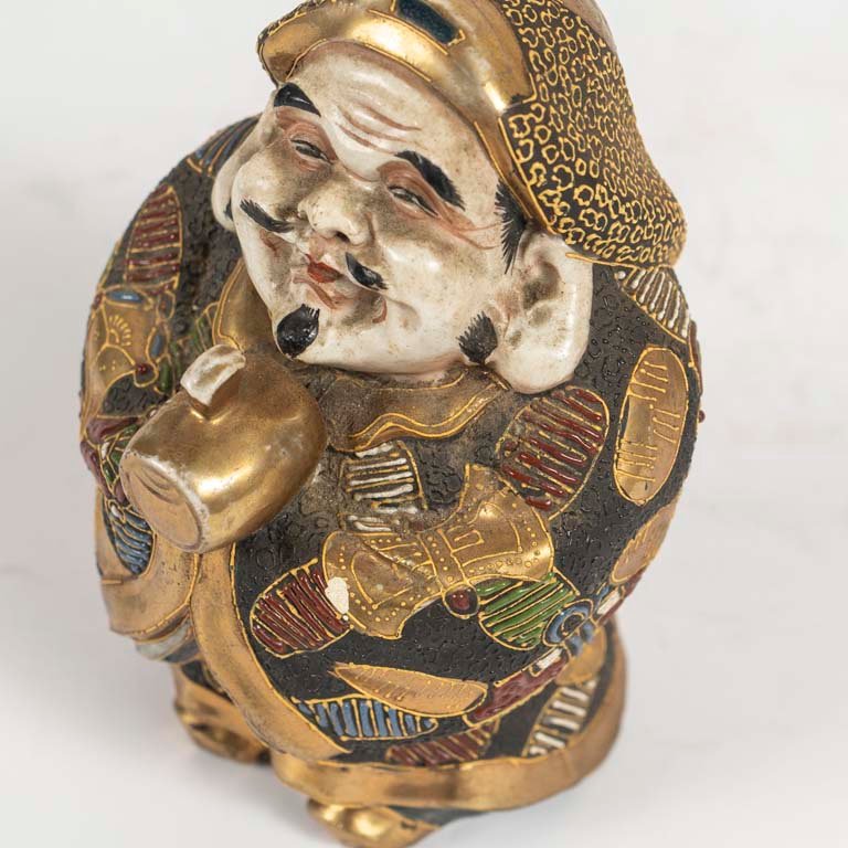 Figura de loza japonesa de Satsuma con detalles dorados - imagen 2