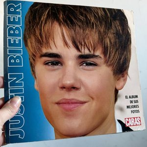 Lote siguiente: Álbum de Fotos "El Álbum de Sus Mejores Fotos" de Justin Bieber