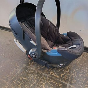 Silla de auto para bebé GB, portabebé con base - imagen 2