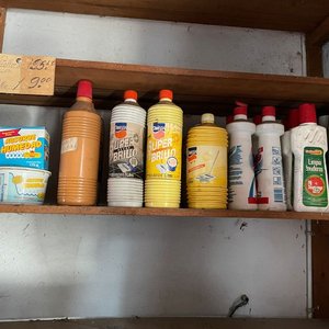 Lote siguiente: Lote de Artículos de Limpieza Variados