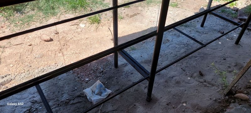 Gran mostrador o barra en hierro y vidrio para decoración - imagen 7