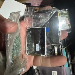 Lote de Repuestos para Tablets y Celulares, Más de 200 Unidades - imagen 7