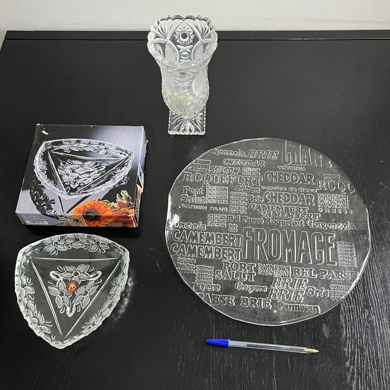 Lote anterior: Vajilla de cristal y vidrio, florero alemán