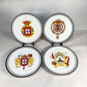 Lote de 4 Platos Decorativos con Escudos Nacionales e Internacionales - imagen 2