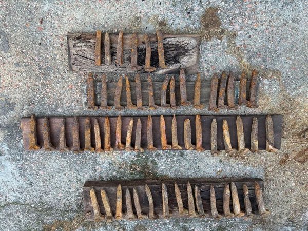 Lote de Clavos Antiguos para Vía de Ferrocarril - imagen 1