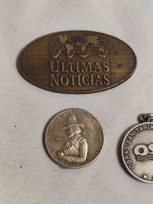 Lote siguiente: Medallas y réplicas de monedas antiguas