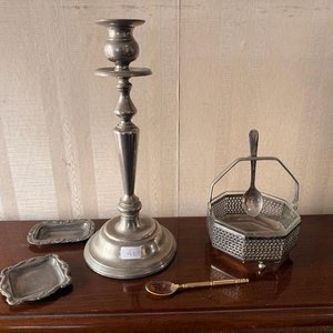 Candelabro de Peltre y Recipiente para Mermelada con Cuchara - imagen 1