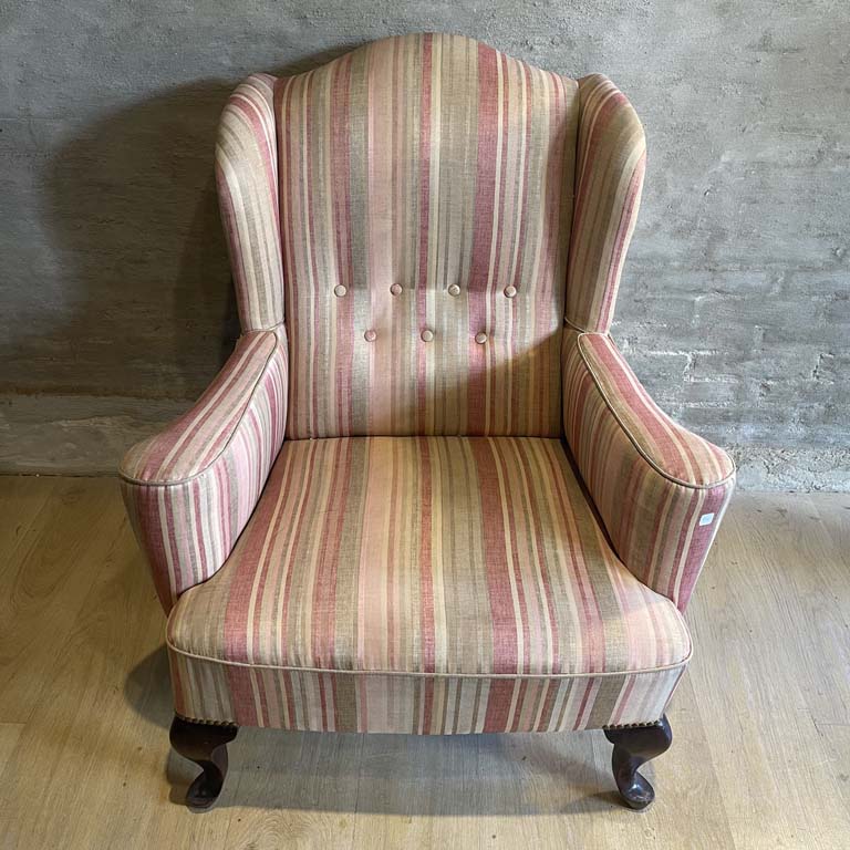 Lote siguiente: Sillon berger de diseño clásico en buen estado