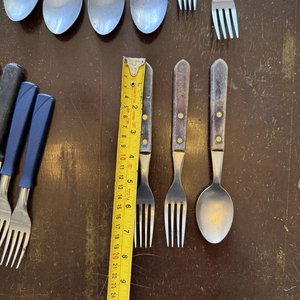 Lote de Cubiertos: Tenedores, Cuchillos y Cucharas Variados - imagen 3