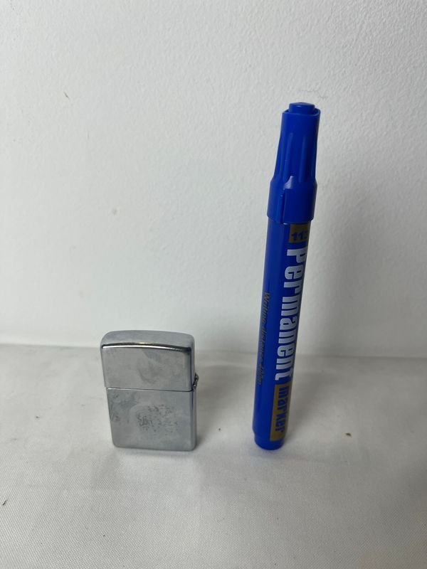 Lote siguiente: Encendedor Zippo y accesorios