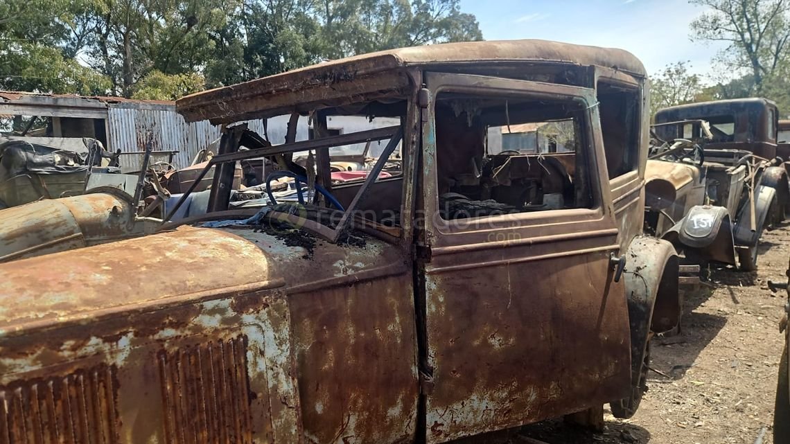Automóvil Antiguo Rústico para Restaurar