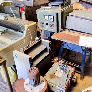 Lote siguiente: Lote de Maquinaria Industrial: Soplador, Imprenta, Envasadora y Más