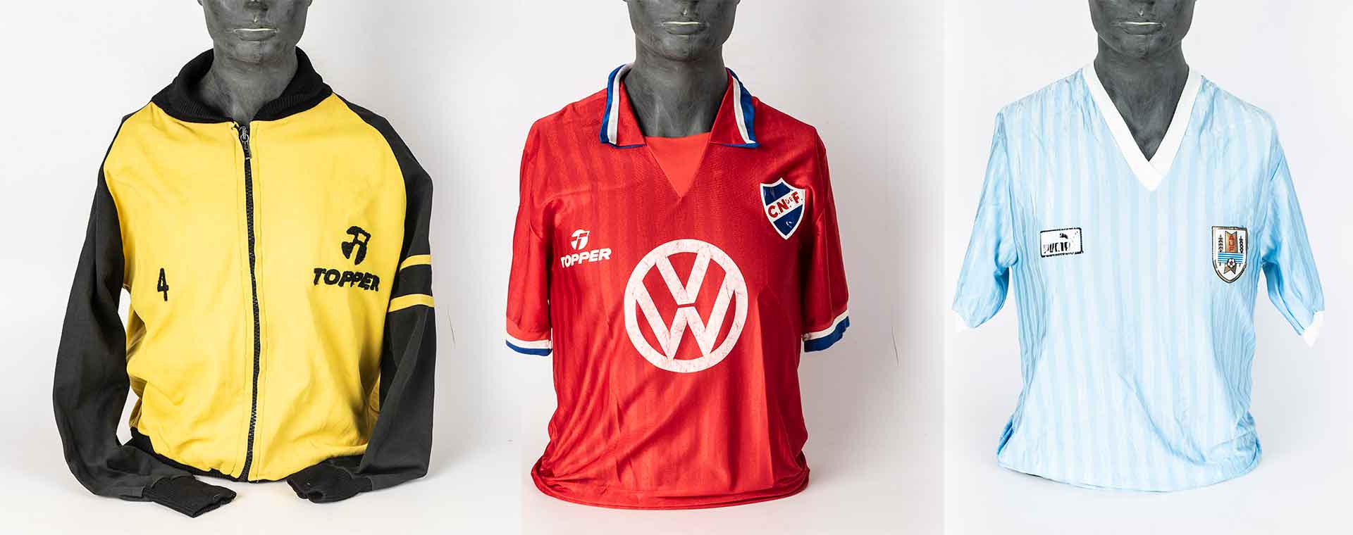 ¡Viva el fútbol! Camisetas de Nacional y Peñarol en subasta - imagen 1