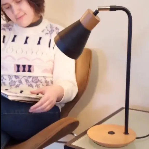 Luminaria de Mesa Bruna Negra y Madera