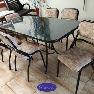 Lote anterior: Juego de Comedor: Mesa Rectangular y 6 Sillas Tapizadas