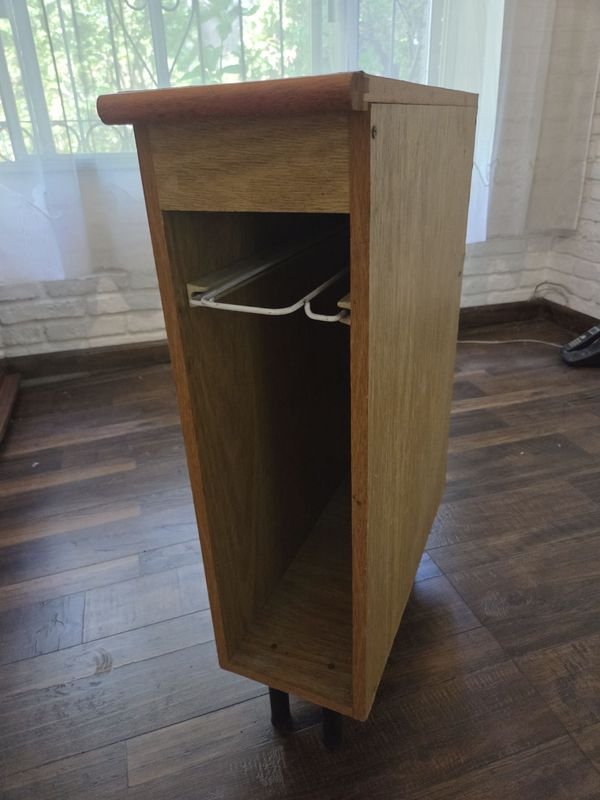 Lote siguiente: Mesa auxiliar para la cocina en excelente estado
