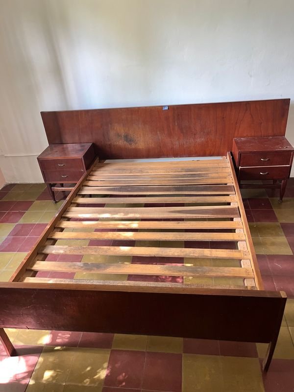 CAMA 2 PLAZAS CON 2 MESAS DE LUZ - imagen 2