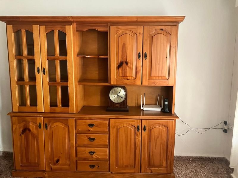 Gran Mueble de Cristalero-Madera con Relojes y Estanterías - imagen 2