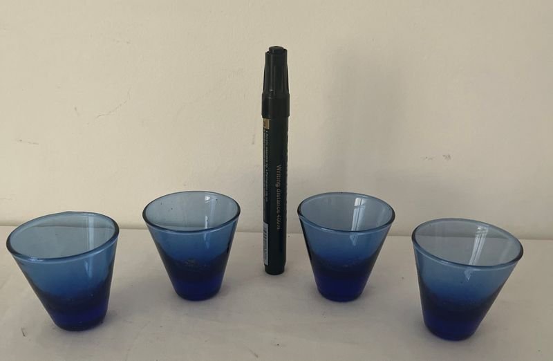 Lote siguiente: Vasos de cristal azul