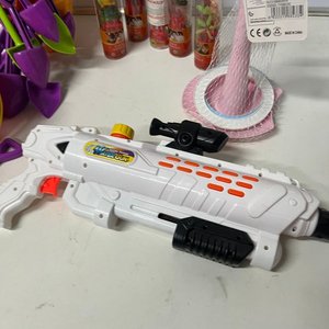 Lote de Juguetes: Baldes, Palitas, Pistola de Agua y Animales de Granja - imagen 3