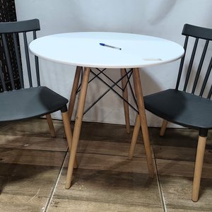 Juego Desayunador Eames Redondo Laqueado con 2 Sillas Winsor PVC Gris - imagen 1