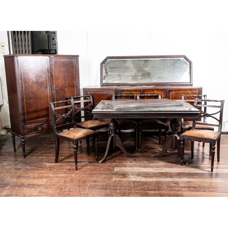 Comedor inglés para restaurar: mesa, sillas y bargueño con espejo