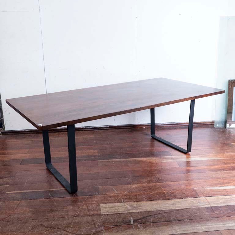 Lote anterior: Mesa de comedor contemporánea en madera con patas de hierro
