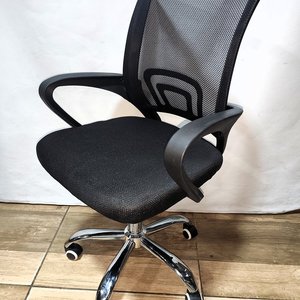 Silla de Escritorio Giratoria Negra con Respaldo Lumbar en Malla - imagen 3