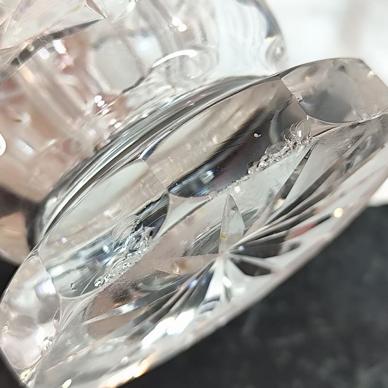 Gran florero en cristal tallado con varios chips en la base - imagen 7