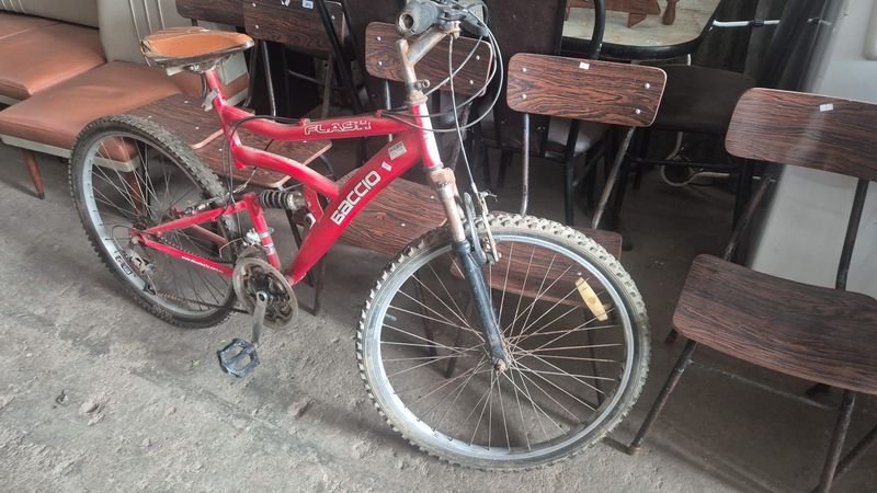 Bicicleta Roja en Buena Condición - imagen 2