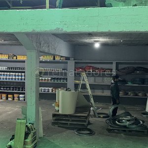 Lote siguiente: Estanterías y Materiales de Construcción en Depósito