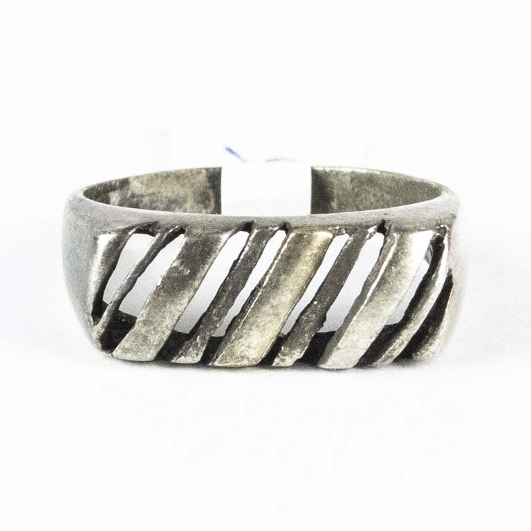 Anillo de plata en buen estado