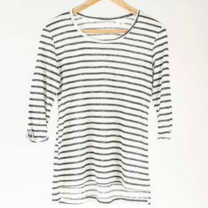 Lote siguiente: Remera a Rayas Blancas y Negras para Dama