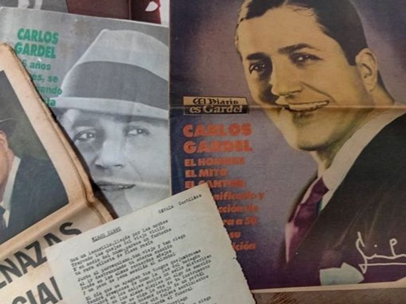 Colección de recortes biográficos y notas periodísticas sobre Carlos Gardel - imagen 5