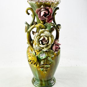 Lote anterior: Florero en porcelana asas laterales floral rococó 51 cm (con detalles)