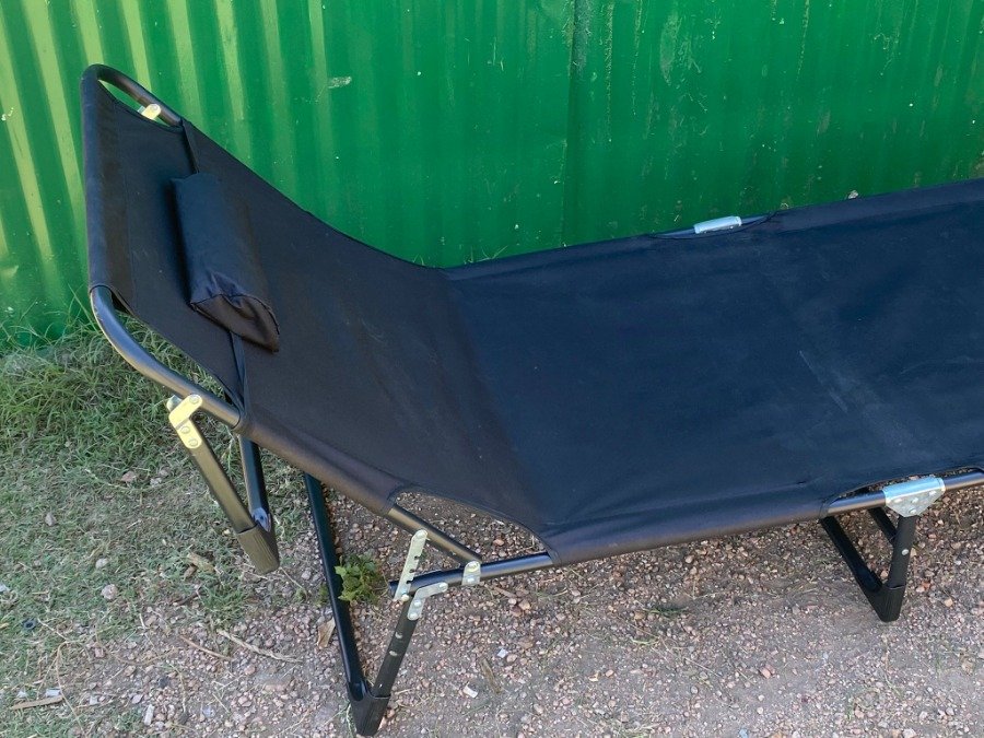 Catre plegable para camping con estructura metálica y asiento textil - imagen 7