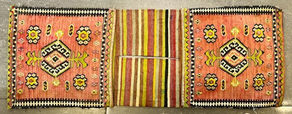 Alforja Kilim de Lana Rosa con Dibujos Geométricos y Rayas - 130x50 cm