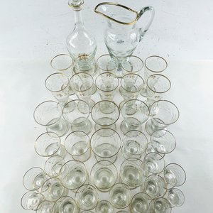 Juego de Cristalería Hialina Tallada con Iniciales: Botellón, Jarra y Copas - imagen 2