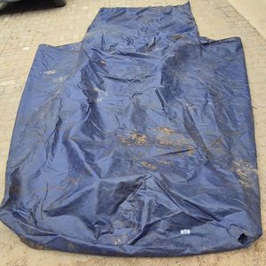 Toldo de Campamento Impermeable con Detalles de Uso y deterioros visibles. Medias Aprox. 300 cm x 400 cm - imagen 4