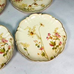 Seis Platos Decorativos de Cerámica Italiana Beige con Flores - 22 cm - imagen 3