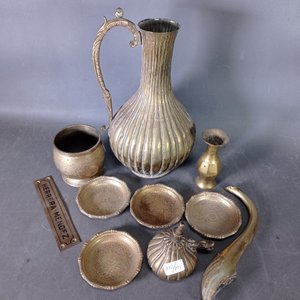 Lote de Artículos de Bronce: Jarra, Tetera Desoldada, Apoyavasos y Más - imagen 3