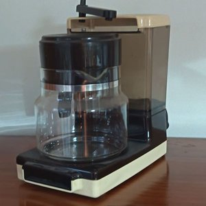 Cafetera Philips Clásica Beige y Negra - imagen 5