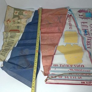 Lote de 10 Banderines Temáticos y Almanaque de Tela 1970 - imagen 2