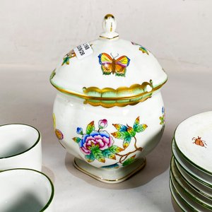 Juego de Porcelana Vintage: Potiche con Tapa, 6 Platitos y 5 Pocillos - imagen 2