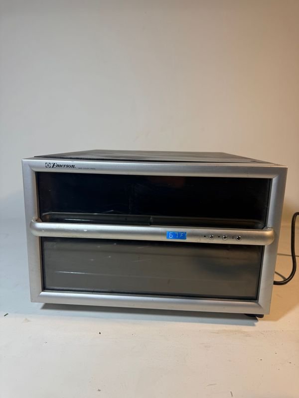 Heladera de Vinos Emerson 110V