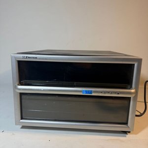 Lote siguiente: Heladera de Vinos Emerson 110V
